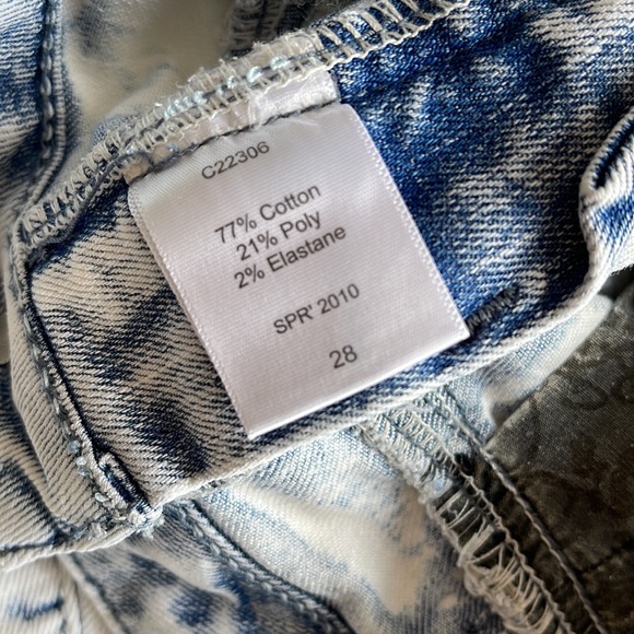 GUESS | Y2K acid wash bleached denim mini skirt - Picture 6 of 10